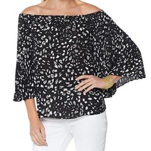 *Vince Camuto Bell Sleeve Off Shoulder Black/White